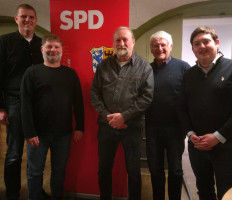 Für den Rupertiwinkel in den Kreistag: Werner Schulzke (Gemeinderat Fridolfing), Werner Schlachta (SPD-Vorsitzender Fridolfing), Dirk Reichenau und Josef Wittmann (Stadträte Tittmoning), Josef Parzinger (SPD-Kreisvorsitzender)