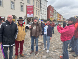 Das Schild hat sich vielfach bewährt - jetzt auch in Tittmoning
