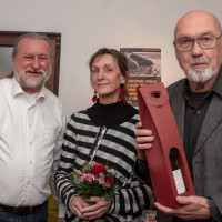 Dirk Reichenau (li.) dankte den Gästen Inge Kurtz und Jürgen Geers